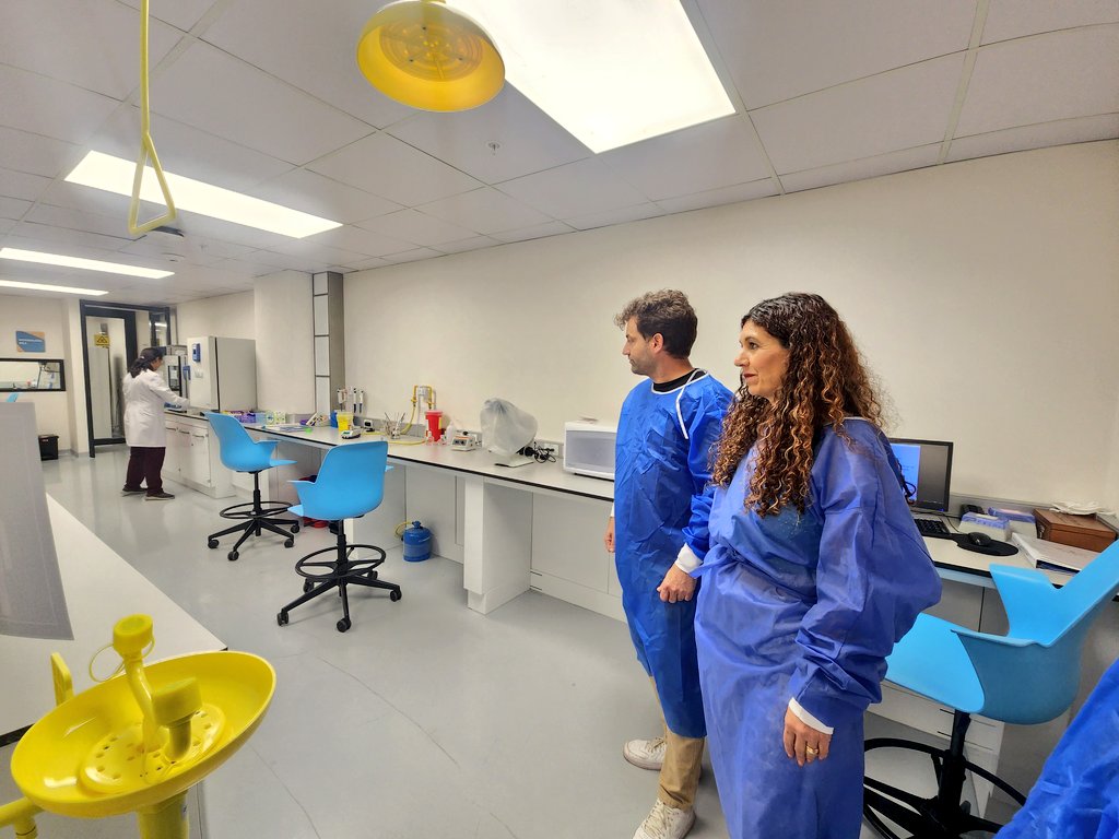 ABG_galapagos's tweet photo. #Quito | La Dra. @mcruz_6, visitó los laboratorios de @UDLA_Investiga con la finalidad de continuar con los convenios establecidos para apoyo interinstitucional y transferencia de conocimientos entre ambas entidades.
#Galápagos #SomosBioseguridad https://t.co/i0JSFc9ygb