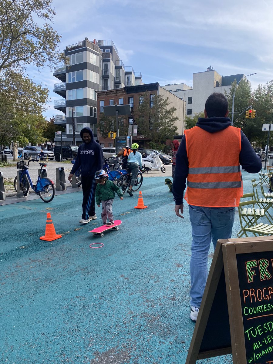 chabot_jackson's tweet photo. @UnderhillOSCC was looking good this afternoon! @skateeverywhere was 💥 teaching our youngest NY’rs to skate and build up their confidence. https://t.co/PBYEDVCCXE