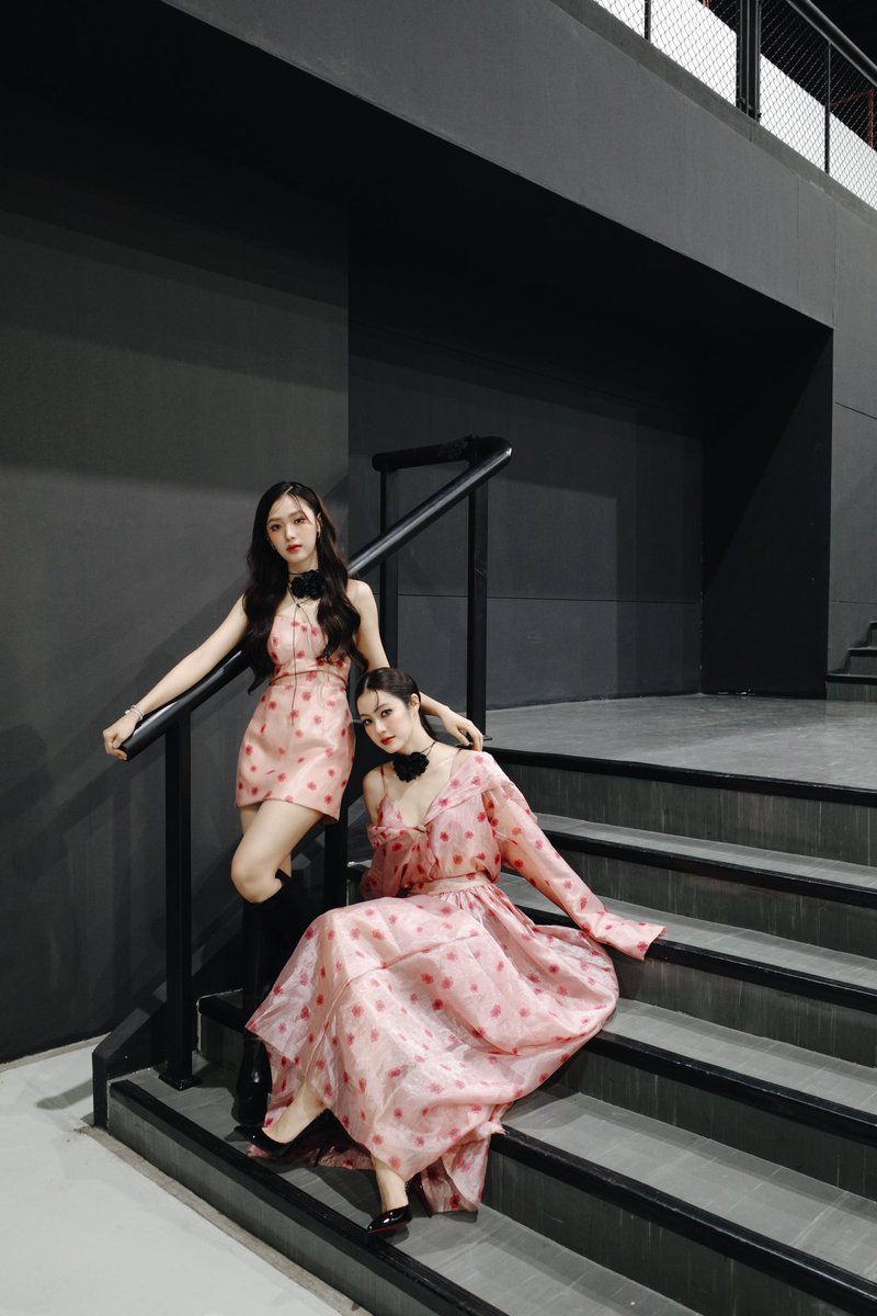 bummgun's tweet image. lo icónicas que se veían namtan y film haciendo match con sus vestidos, vienen con todo para romperla, amamos