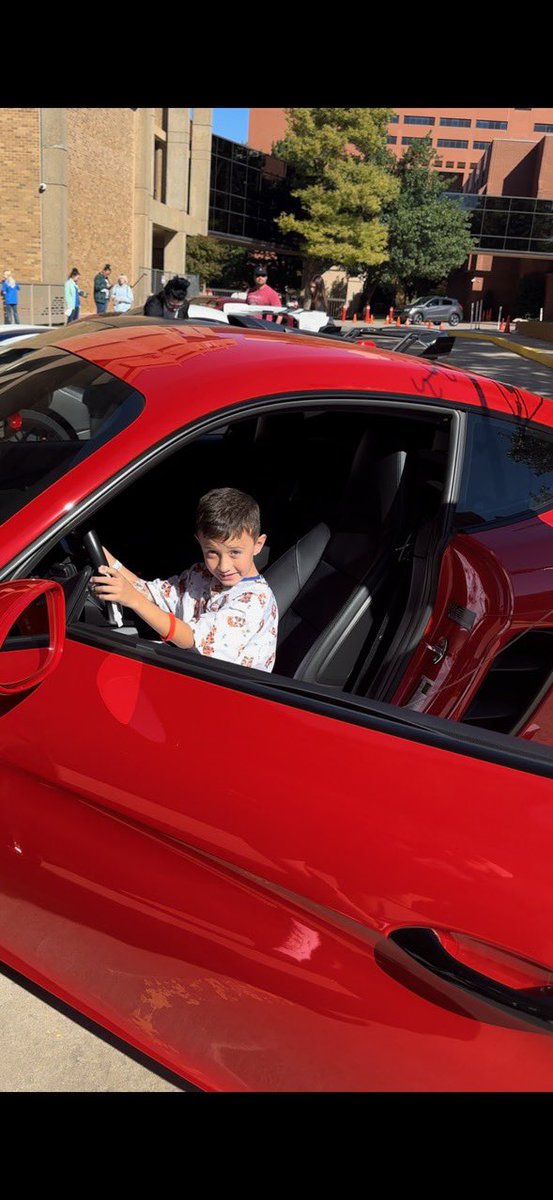Redline4Kids's tweet photo. We had our fall stop today at OU Children’s Hospital for our Redline4kids event. Thank you once again to all our sponsors and volunteers for making this possible. 🏎️🏎️🏎️🏎️ https://t.co/CJRrExClwp