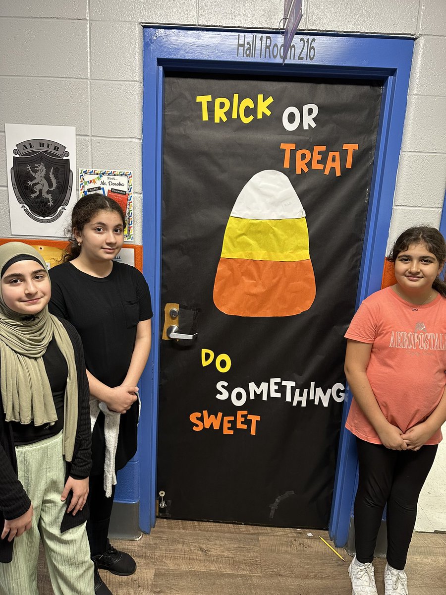 MrsWebbMath's tweet photo. Our 8th Habit Week has been a success! I’ve seen such hard work from these students (and others) as they used their creativity to serve teachers! #HabitHub @NatcherElem @TheLeaderinMe https://t.co/8nRM0Eiq3P