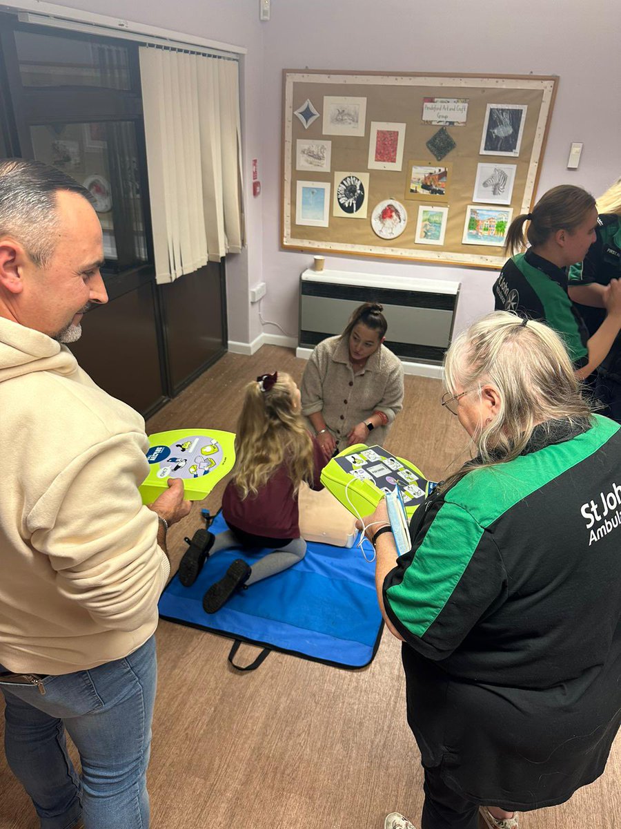PendefordASU's tweet image. Another 21 People trained tonight Pendeford Community Hub in how to Restart a Heart with #CPR and #Defibrillation.  

Thank you to everyone who turned up this evening and took part.

#RestartAHeart #Pendeford #Wolverhampton #rsah
