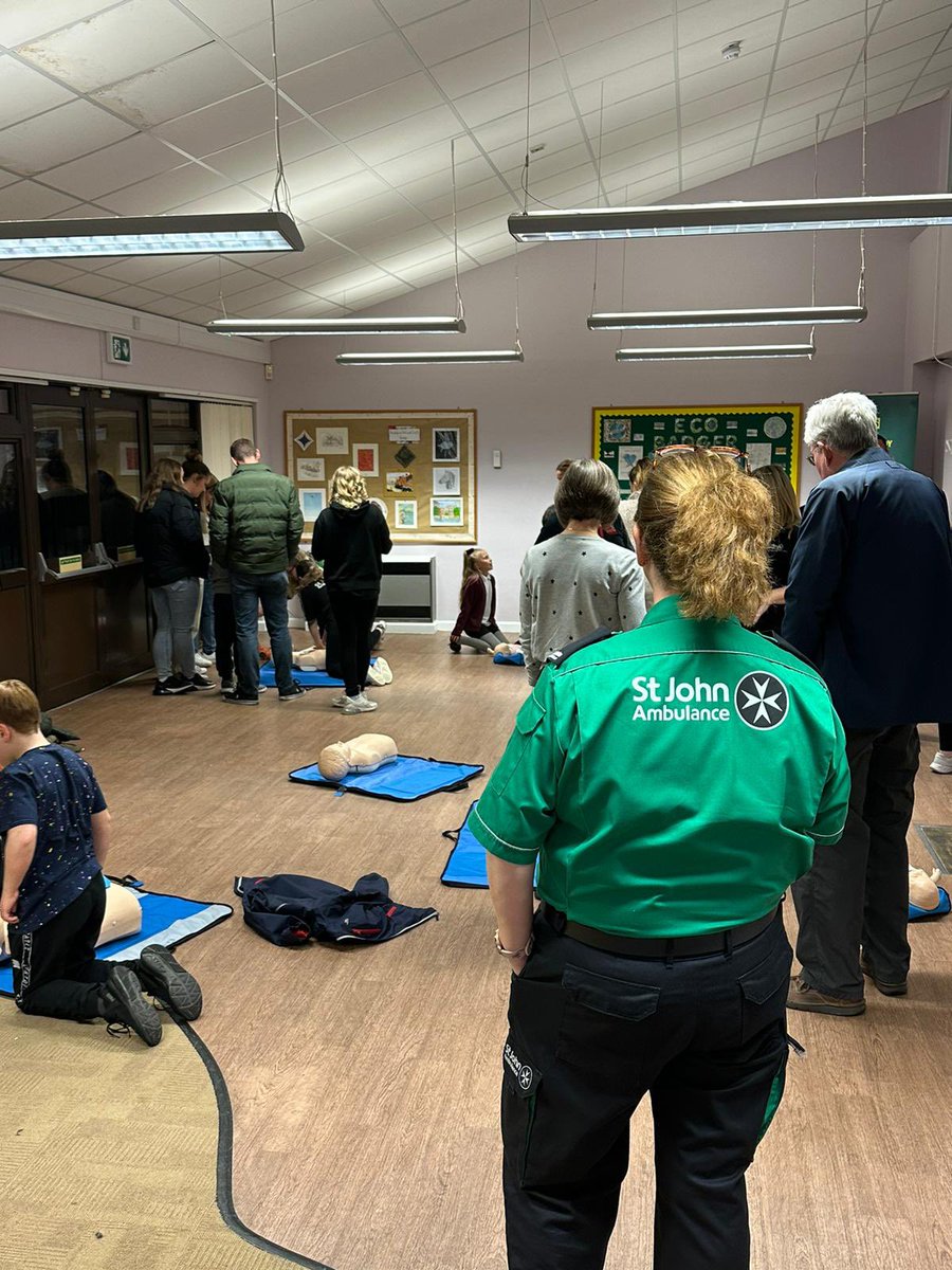 PendefordASU's tweet image. Another 21 People trained tonight Pendeford Community Hub in how to Restart a Heart with #CPR and #Defibrillation.  

Thank you to everyone who turned up this evening and took part.

#RestartAHeart #Pendeford #Wolverhampton #rsah