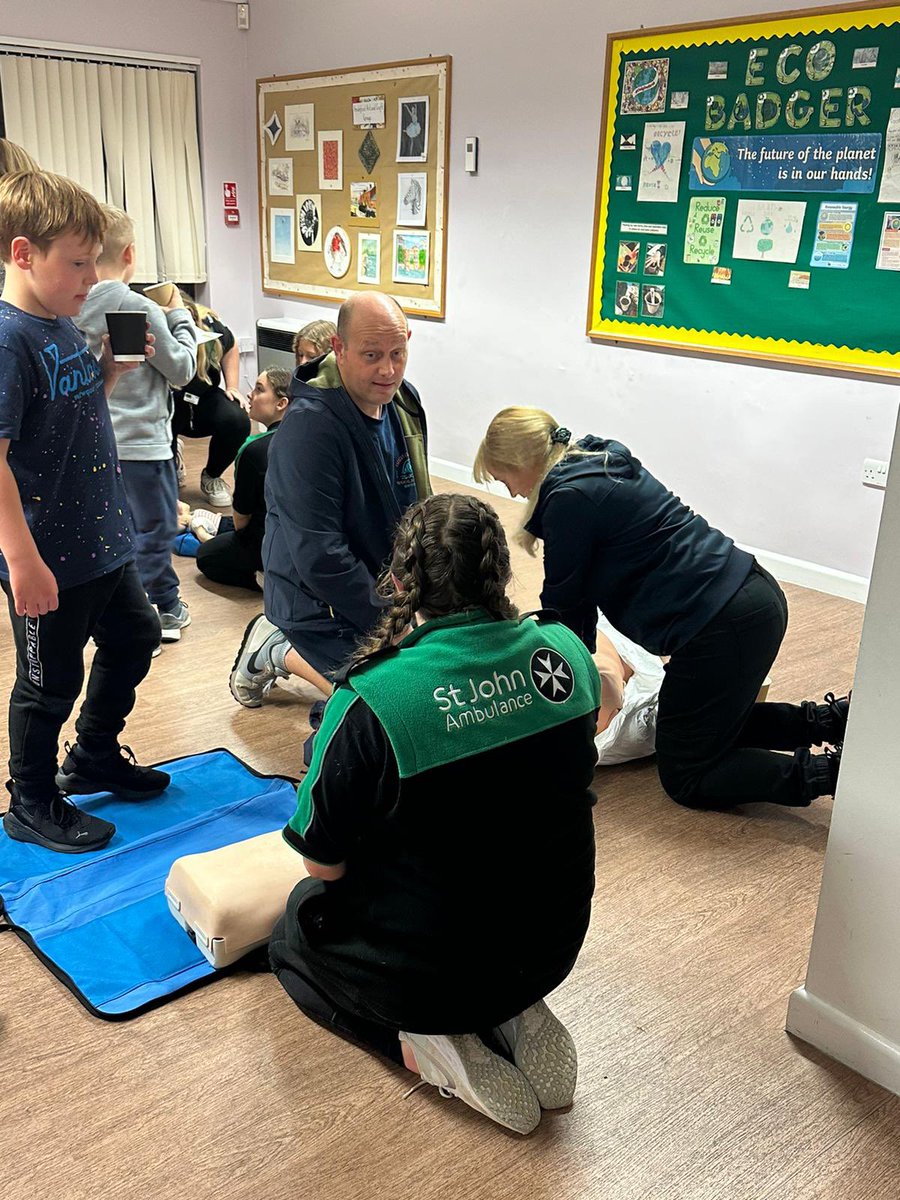 PendefordASU's tweet image. Another 21 People trained tonight Pendeford Community Hub in how to Restart a Heart with #CPR and #Defibrillation.  

Thank you to everyone who turned up this evening and took part.

#RestartAHeart #Pendeford #Wolverhampton #rsah