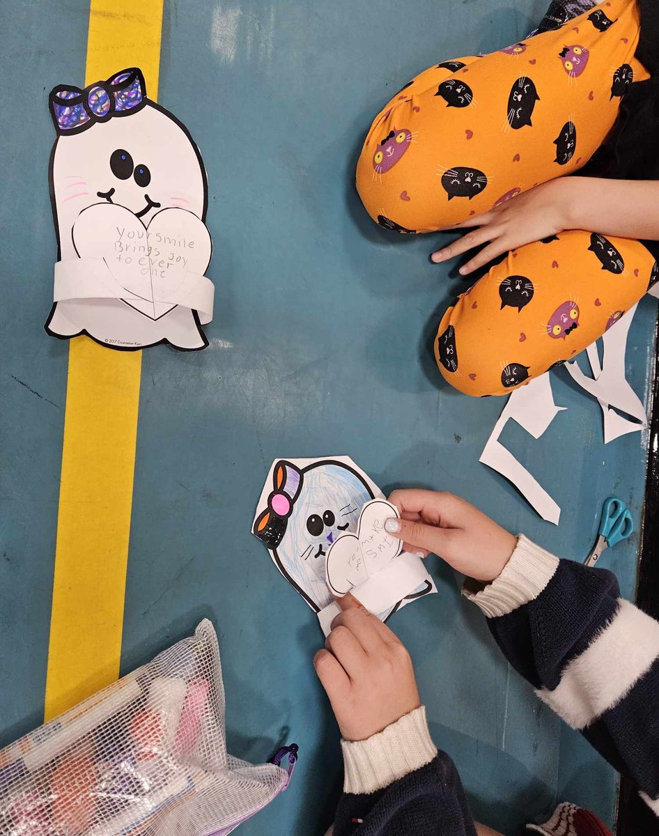 JLLundy4's tweet photo. π»π Spreading kindness this Halloween with Boo Grams and our little buddies in @MmeHardiman class. Let's make this spooky season extra sweet! π¬π§‘ #BooGrams #Kindness #HalloweenFun https://t.co/U4kZKbIlfg