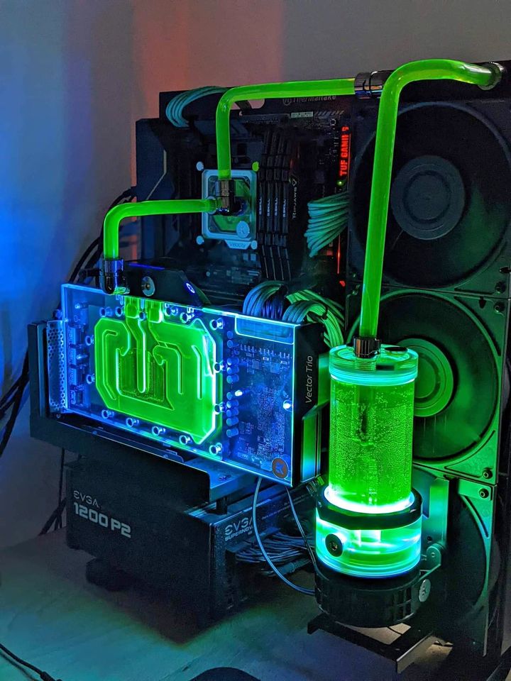 CyberSecApe's tweet photo. Found this gem for sale on Marketplace.  If you are after a decent setup and live in Melbourne, Oz, this is an absolute bargain.
https://t.co/PVrSuaEEgb https://t.co/abfCML47r5