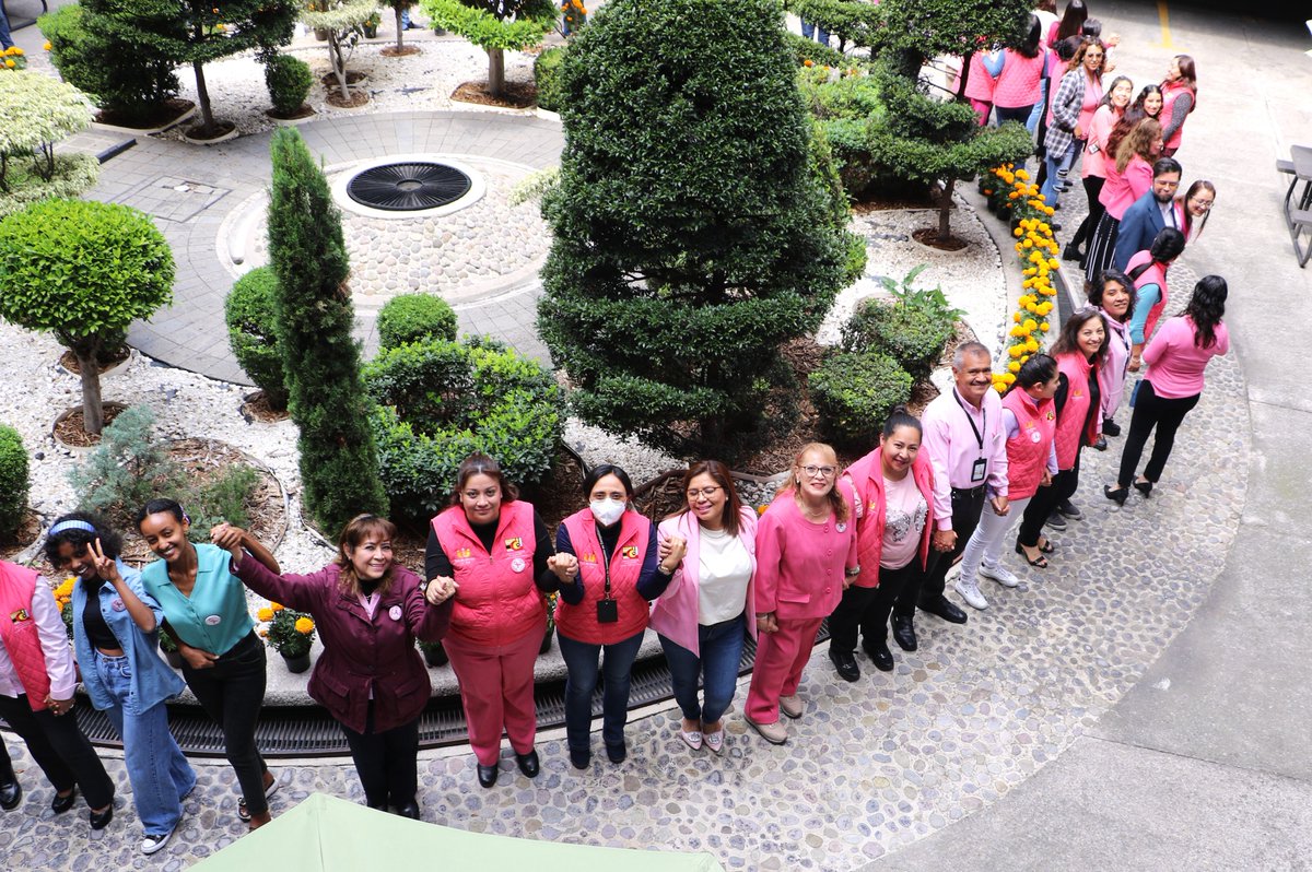 En el CIC IPN  "construyendo juntas y juntos una comunidad en sororidad, en donde la fortaleza de cada una tenga el apoyo de todos". 💪💕

19 de octubre Día Internacional de la Lucha Contra el Cáncer De Mama 🩺

#Sororidad #ComunidadUnida #CáncerDeMama #DeteccionTemprana