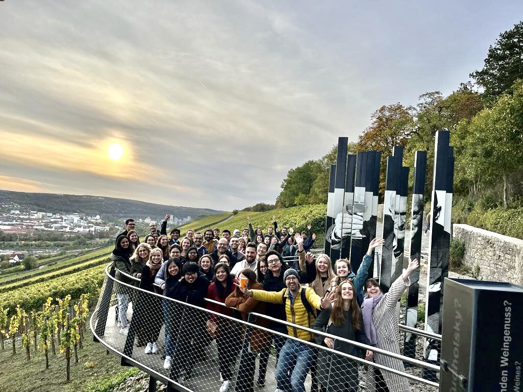 Hike and Wine and Science - lots of fun and interesting discussions @Wue_SI‘s Miniretreat. Let‘s have a big one in spring!