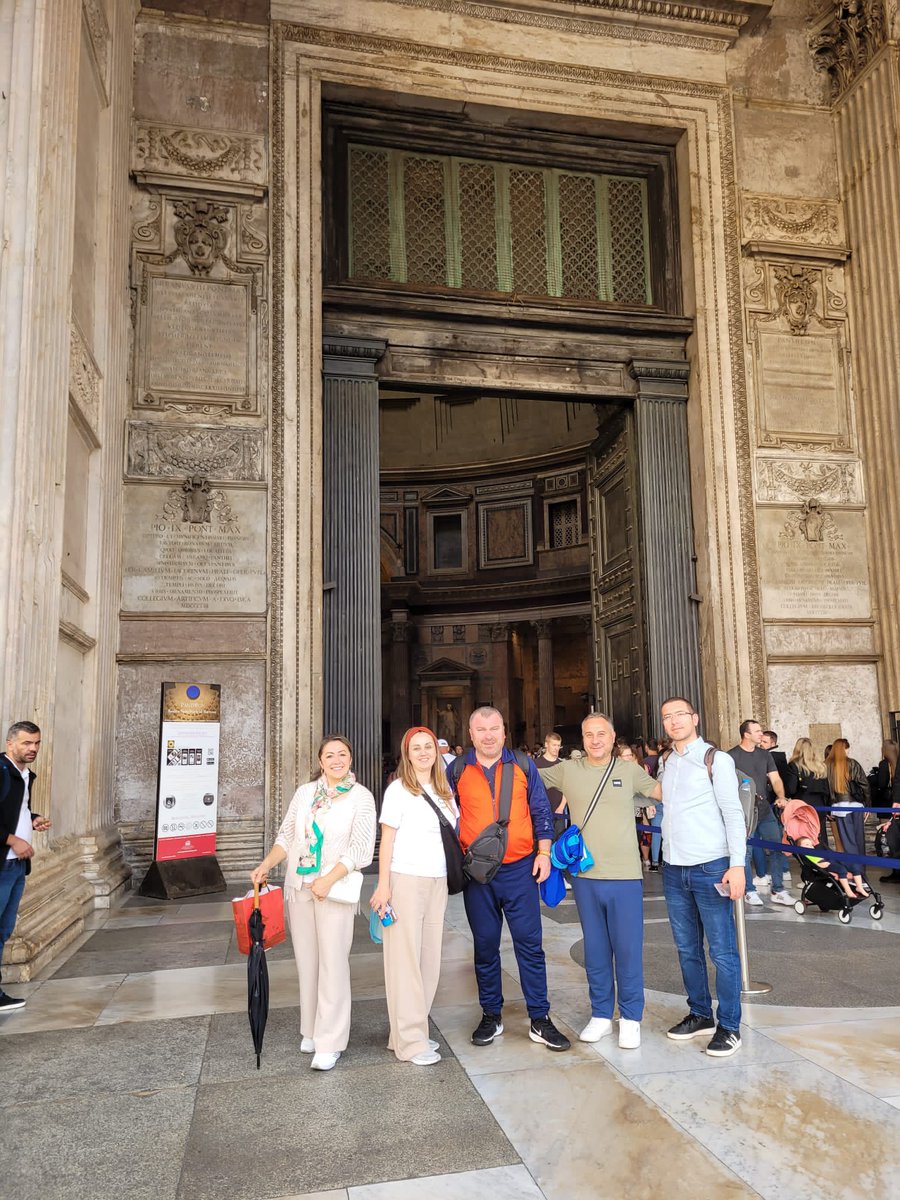DOGAL_HAYATIKOR's tweet photo. Projemizin Roma hareketliliğinde gerçekleştirdiğimiz tarihi ve kültürel gezilerimizden kareler...
#ulusalajans
#erasmusplus
#fatsameb
#eczaciilhanilhanhazinedarortaokulu https://t.co/0JQ4wehHoG
