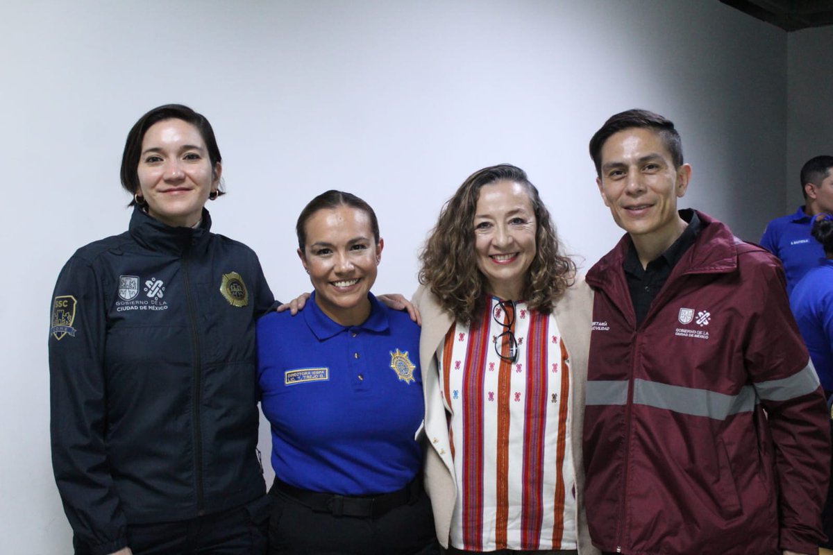 Maffiguer's tweet photo. Hoy iniciamos el taller de Atención de casos de violencia sexual en el Sistema Integrado de Transporte Público de la CDMX dirigido a instructores e instructoras de la @SSC_CDMX. 

Agradecemos a la @SeMujeresCDMX y a la @LaSEMOVI por esta importante iniciativa. 

👮‍♂️👮‍♀️🚇🚎🚌🚕🚡🚲 https://t.co/r4p7uMPMgT