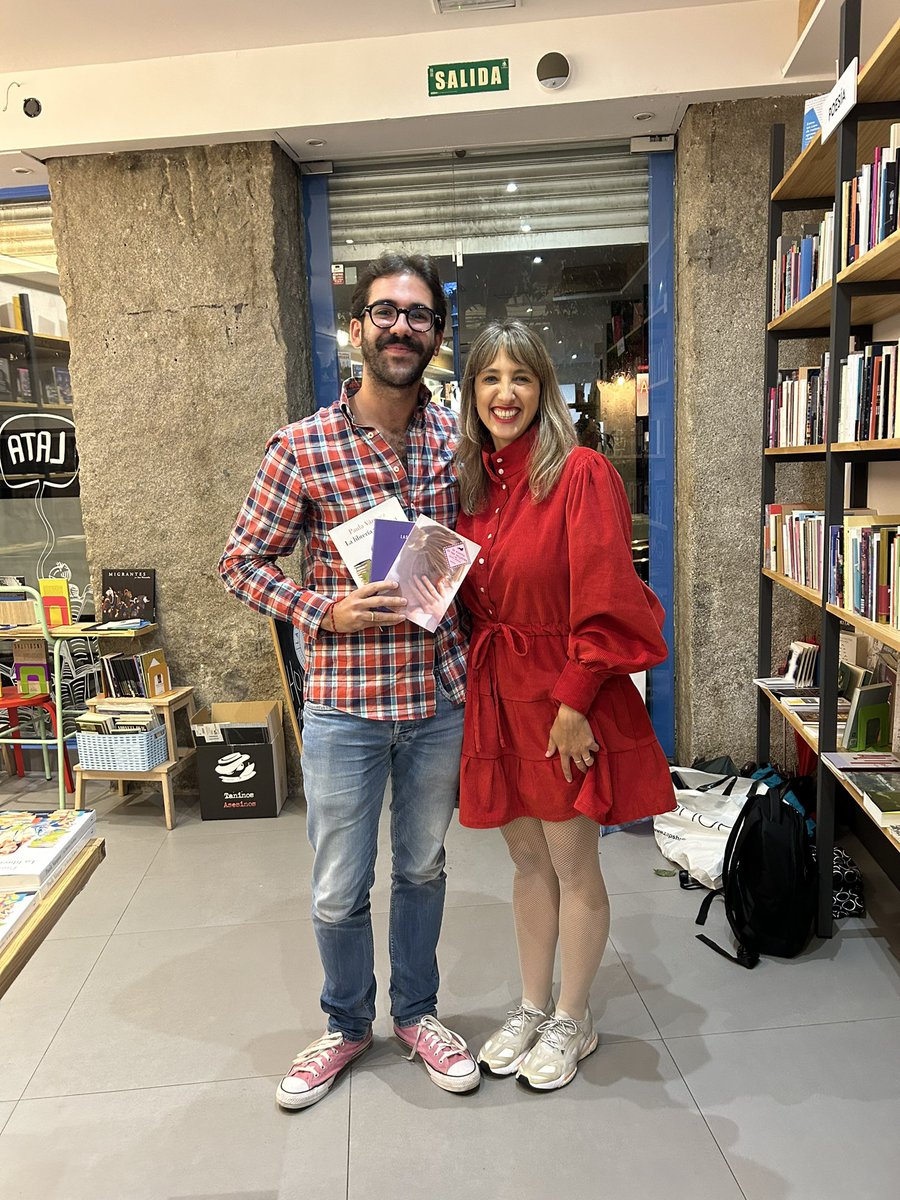 Amigos y amigas que pasaron por @LataPeinada para brindar por “La librería y la diosa” ¡Gracias!