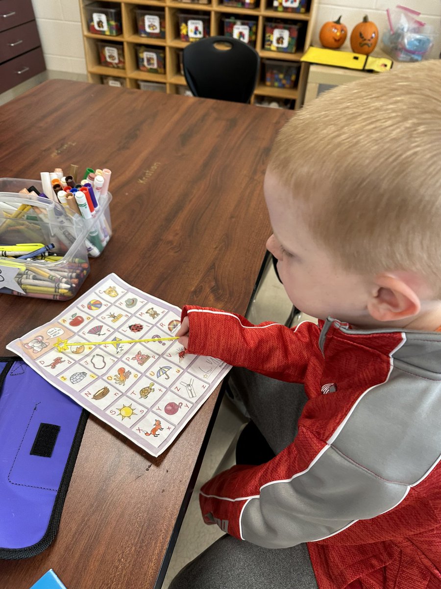 HarterKdg's tweet photo. We have our first reading power…pointer power activated! @WyandotECS https://t.co/C1GzgkKlgM