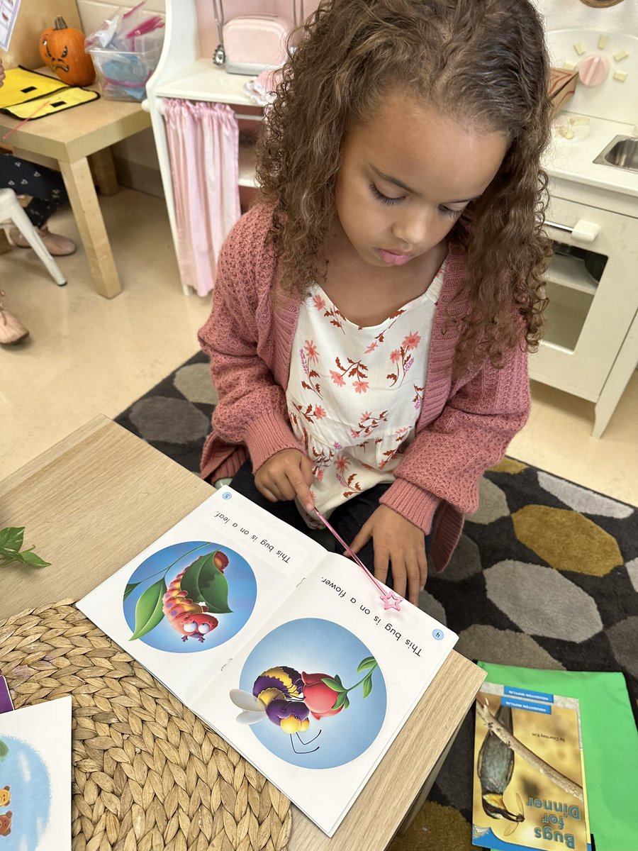 HarterKdg's tweet photo. We have our first reading power…pointer power activated! @WyandotECS https://t.co/C1GzgkKlgM
