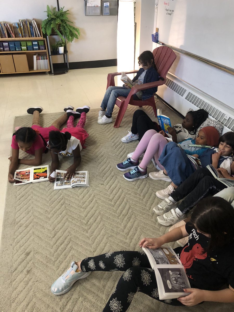 Building our reading stamina and proving that we can be ‘reading leaders’ are skills that we are focusing on in literacy! 📚 <a href="/DHSDhillon/">Avieneet Dhillon</a>