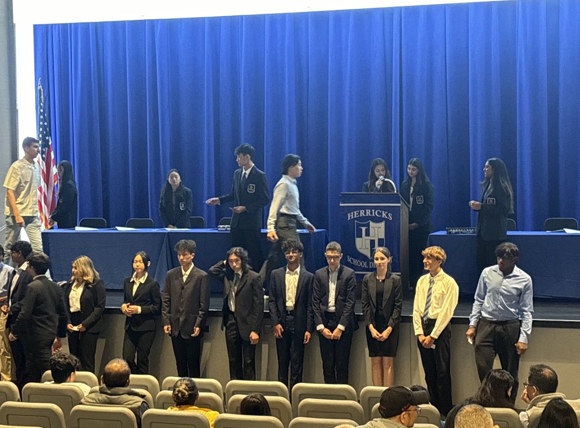 Herricks_DECA's tweet photo. DECA Installation! Congratulations to everyone who got inducted yesterday! Thank you to everyone who made it a success and thank you to the parents and families who came! @DECAInc #herricksdeca https://t.co/IqLIwNBfOs