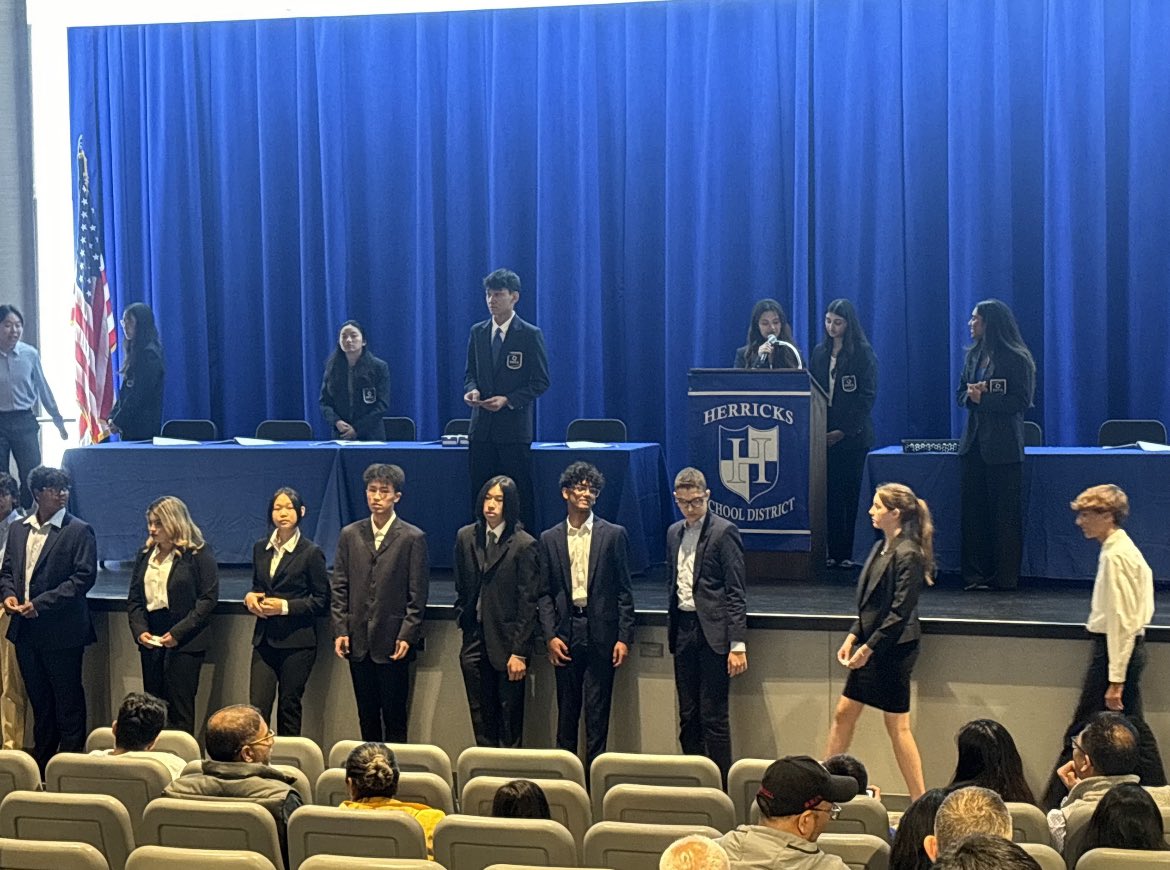 Herricks_DECA's tweet photo. DECA Installation! Congratulations to everyone who got inducted yesterday! Thank you to everyone who made it a success and thank you to the parents and families who came! @DECAInc #herricksdeca https://t.co/IqLIwNBfOs