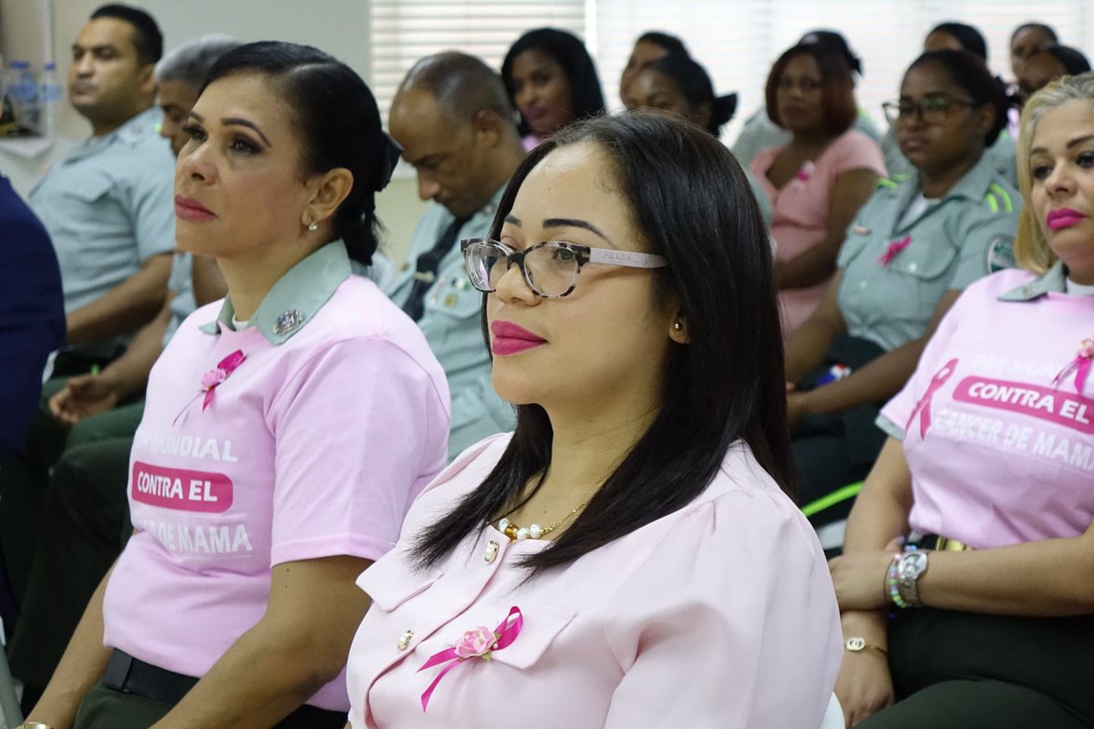 Contribuyendo con la orientación y apoyo a todo el personal de la DIGESETT, el día de hoy se llevo a cabo una Charla sobre la Prevención del Cáncer de Mama. 
#CharlaPreventiva
#CáncerDeMama 
#UnidosEnLaLucha 
#DetecciónTemprana 
#ApoyoYCuidado
#DetecciónTempranaSalvaVidas