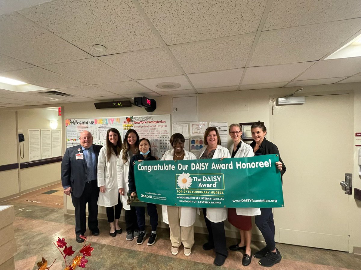 NypbmhB's tweet photo. 𝑪𝒐𝒏𝒈𝒓𝒂𝒕𝒖𝒍𝒂𝒕𝒊𝒐𝒏𝒔 to one of our nurses, Carmen Ko, for wining the 𝗗𝗔𝗜𝗦𝗬 Award toward🌸❤️✨🩺! 

#Buckley4strong https://t.co/8dYzOyPuFb