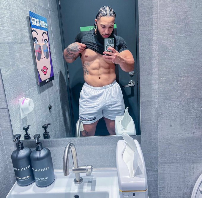 Watch Tatted Fit's leaked NSFW photo on TwXstars