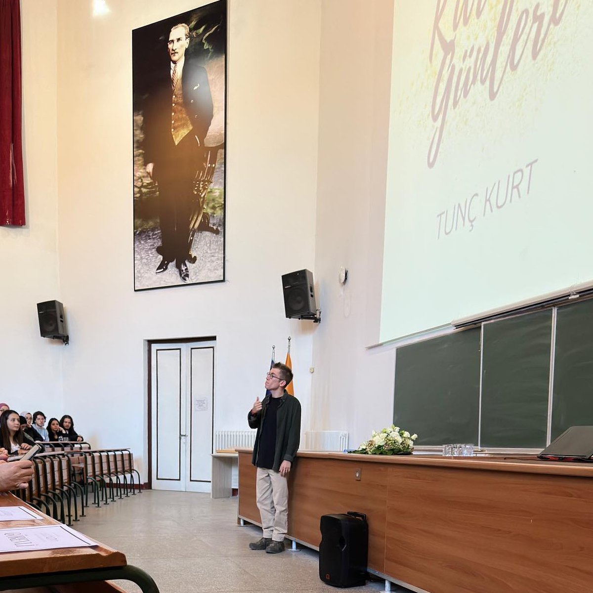 tunckurtmat's tweet photo. Ankara Üniversitesi Matematik Topluluğunun etkinliğinde konuşmacıydım. Değerli görüp konuşmaya gelen, kıymet verip davet eden tüm Ankara Üniversitesi öğrencilerine, matematik bölümü hocalarıma  @aumathcom  ekibine sonsuz teşekkürler. Başka etkinliklerde tekrar görüşmek üzere ❤️ https://t.co/M1bdo64ncT