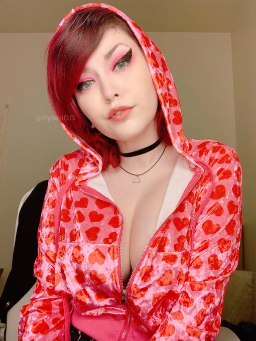 she&rsquo;ll be right here in my arms so in love ❤️🌹✨ https://t.co/ge9Qpd1FbJ<a href="/tag/apclips"class="tags"><span>#apclips</span></a>