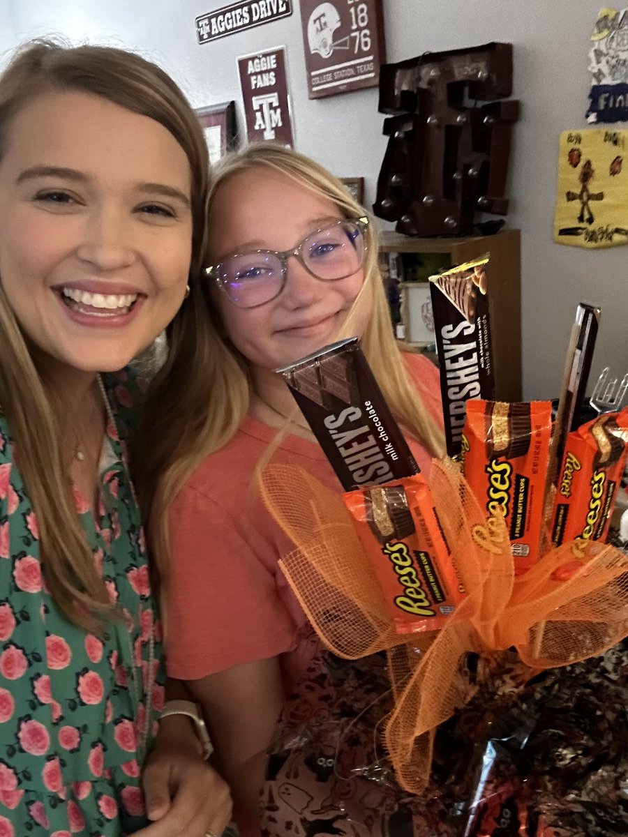 When your 5th graders are the SWEETEST and celebrate your birthday by bringing all the treats 🥰🥰🥰  they truly made my day over and over! 

#aesriseabove