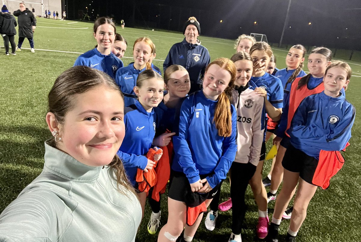 What a night! Some ballers here @belfastswifts I’m certainly enjoying my opportunity to help in the development of these young girls futures They’ll walk into the NI squads or….. 😃 all round tonight Thank you all. #girlsfootball #hollybush #Scholsey #bitethenails #ferrorochi