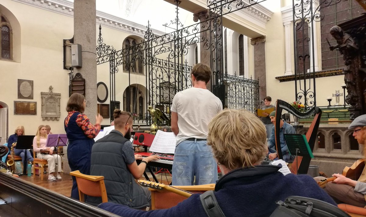 1st rehearsal for the Bal Maiden musical here in the rather lovely parish church in Falmouth where the singing sounded beautiful. Looking forward to seeing it on stage in November. 🎶🎭💕 #cornishmusic #cornishminers #TheatreThursday #harp