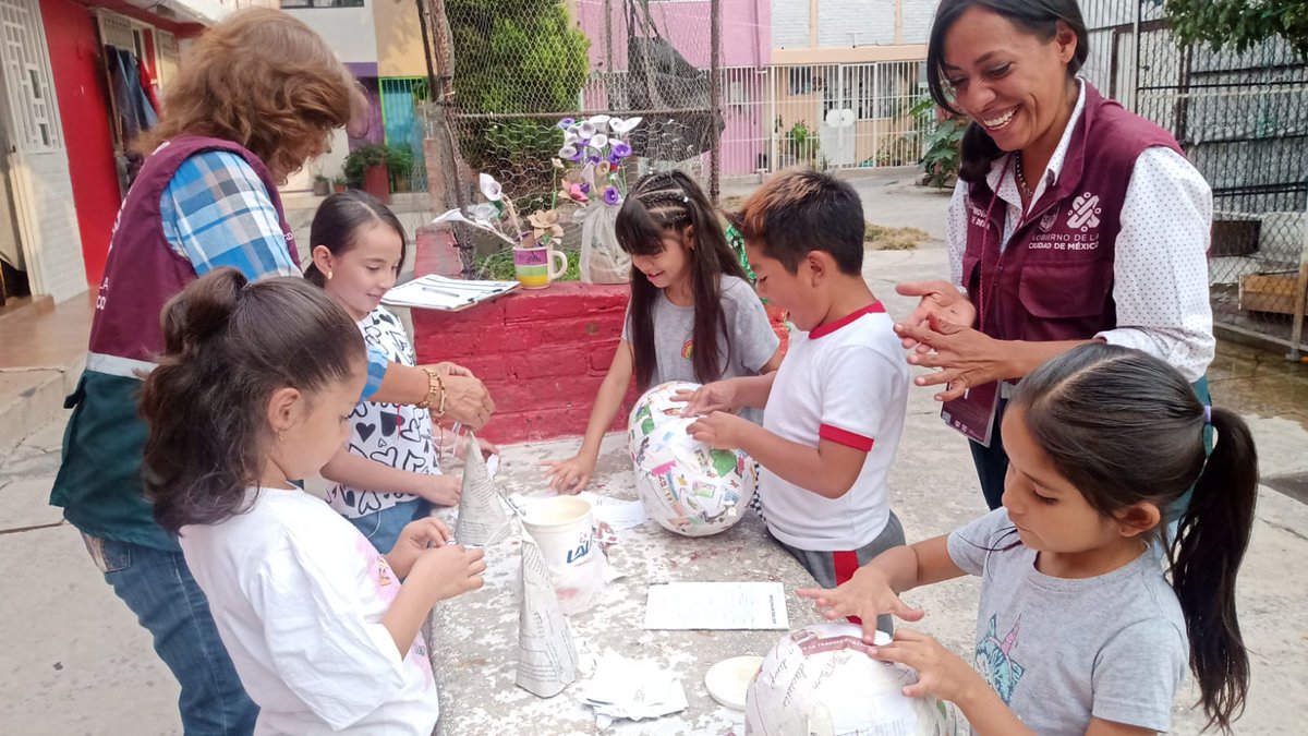 Partciucuh's tweet photo. En Participación Ciudadana realizamos distintas actividades para pequeños 🧑 y grandes 🧓como:
Taller de Lectura 📔
Activación Física 🏃♀️
Manualidades 🎨
@GobCDMX
#TrabajamosParaTi
#TransformandoConBienestar https://t.co/7wrbkLHnZB