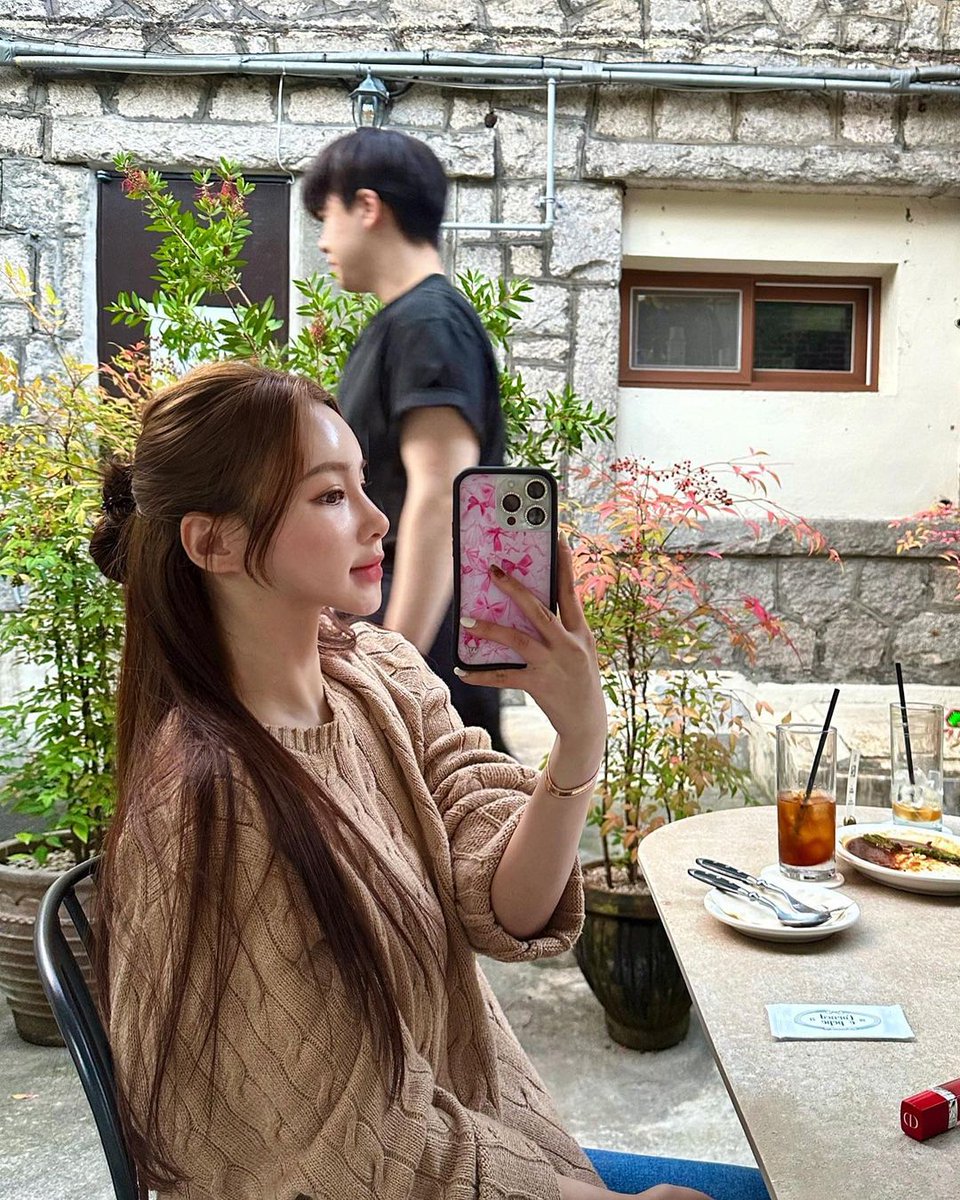 Michell80240558's tweet image. 머리 묶었다 풀었다 ~
머리띠 꼈다 뺐다 ~