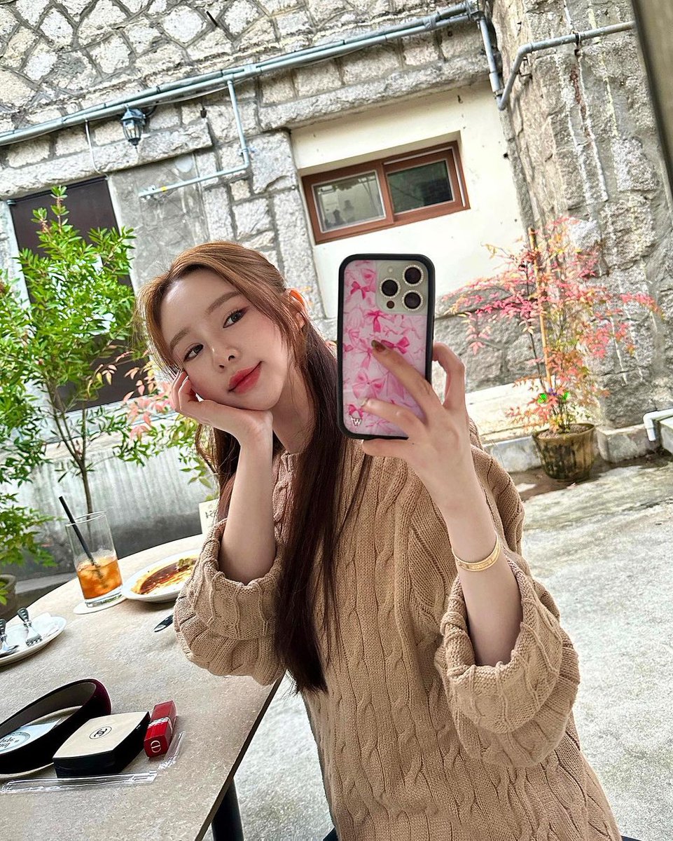 Michell80240558's tweet image. 머리 묶었다 풀었다 ~
머리띠 꼈다 뺐다 ~