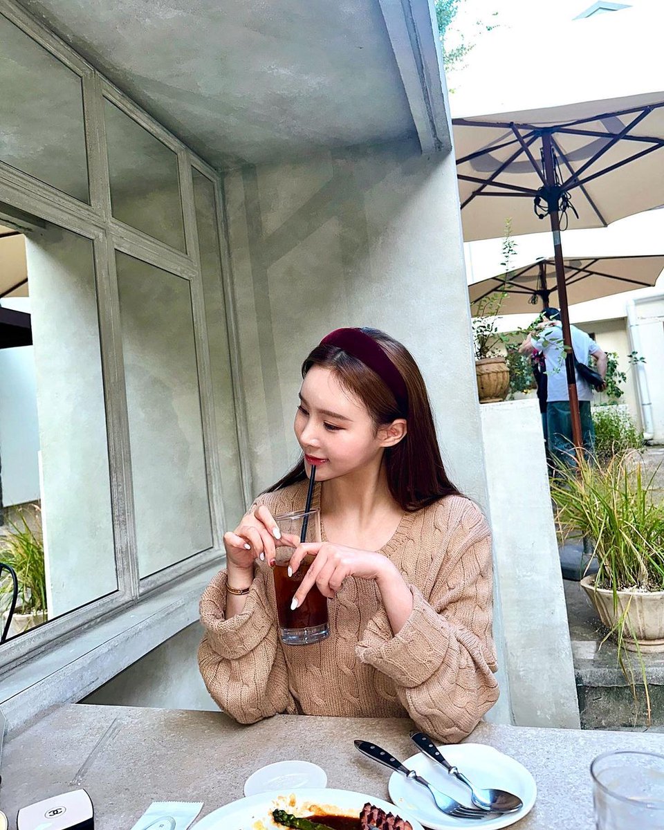 Michell80240558's tweet image. 머리 묶었다 풀었다 ~
머리띠 꼈다 뺐다 ~