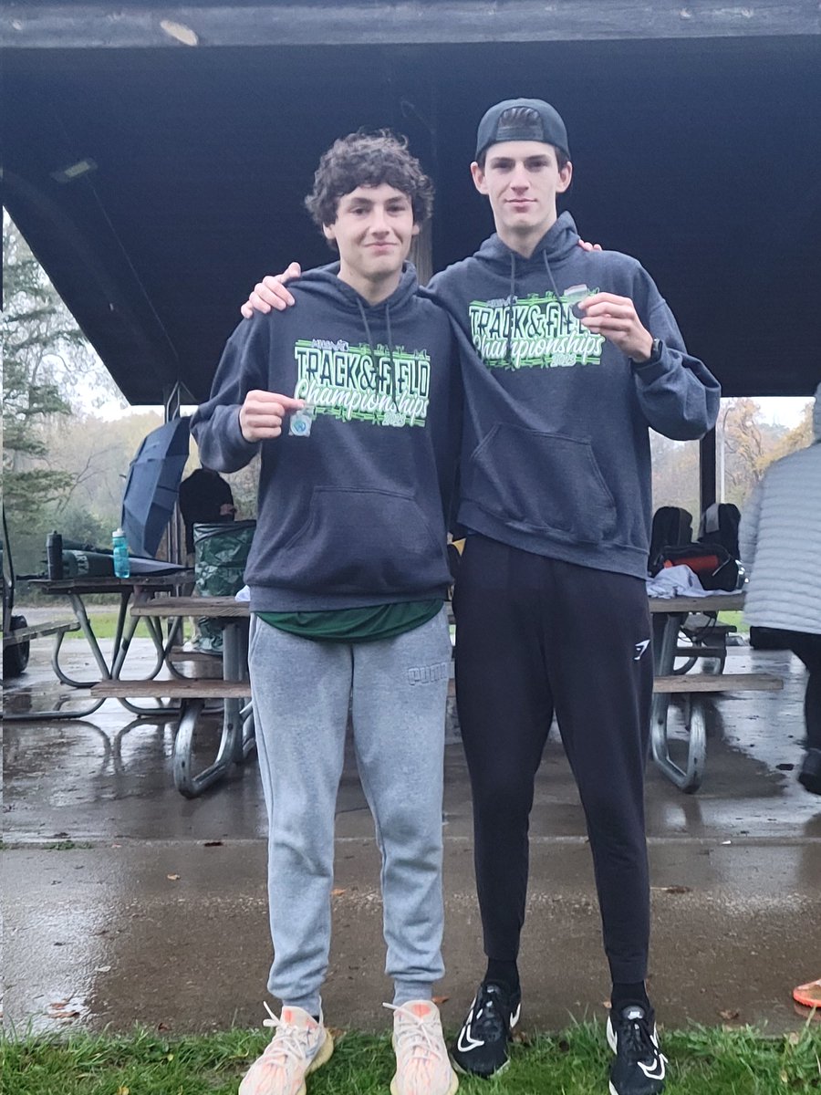 LO_XCTF's tweet photo. LOXC Blake Peardon(7) 16:19, season best  and Max Houvener (15) , season best, 16:32 were named all league today in a very competitive OAA red league meet. https://t.co/zMfBQrGgeN