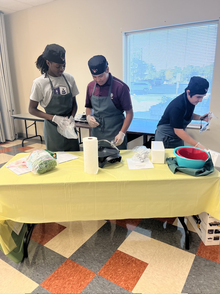 GusGarciaYMLA's tweet photo. Our young men are preparing for a 1st place award winning dish at the Travis County 4H cooking competition. https://t.co/RuW2dSTmKa