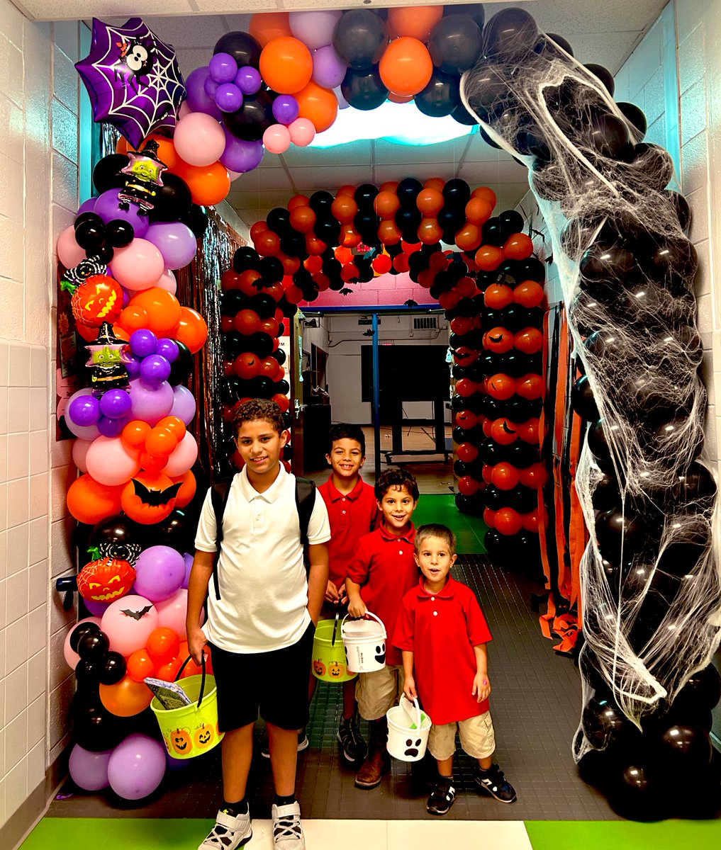 catalinavg88's tweet photo. They’re ready to #MathorTreat at our @farinefalcons Math Night! @IrvingISD https://t.co/Gl3efcUrpY