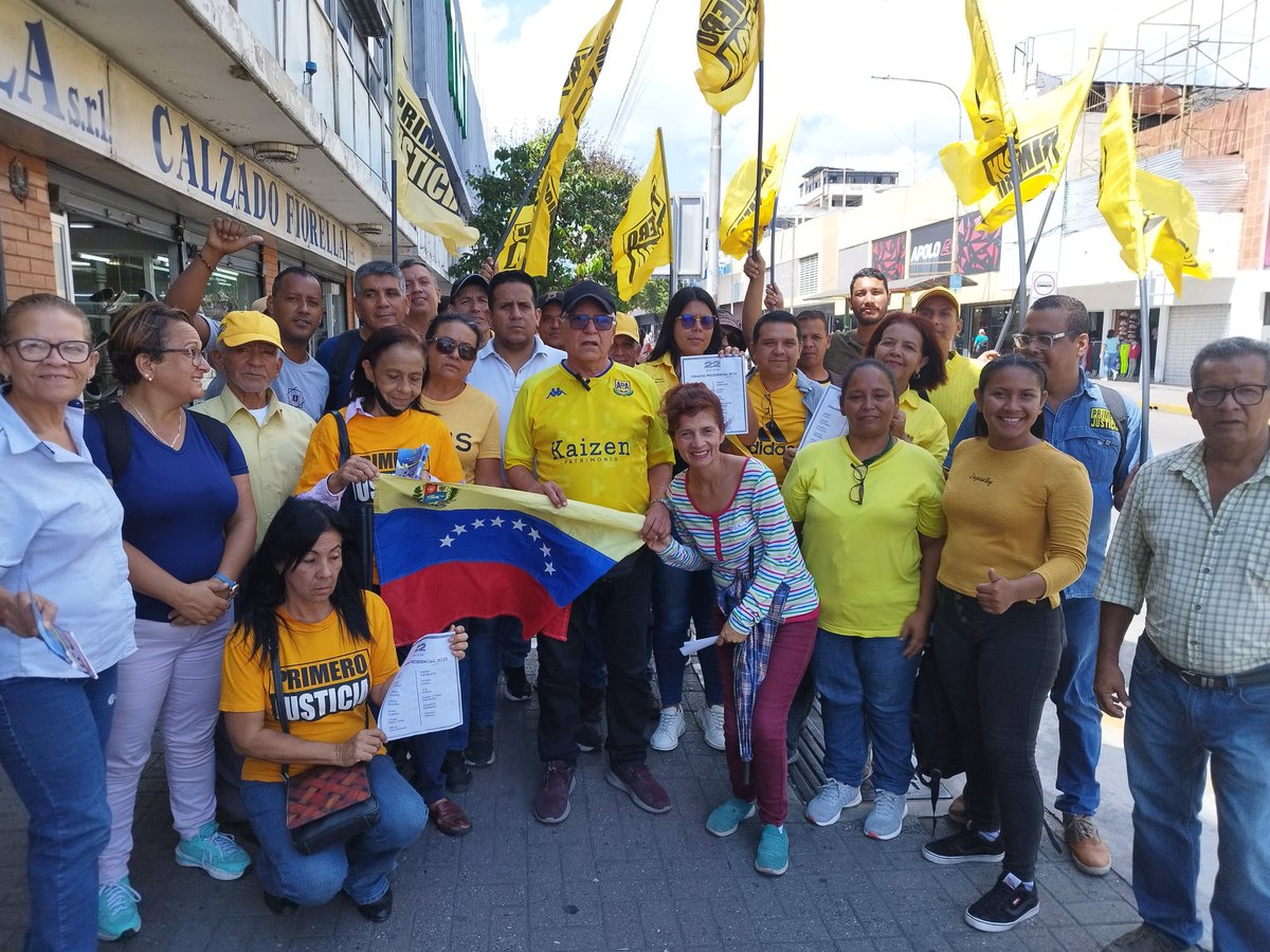 jeckssontorres's tweet photo. Desde el Edo-Lara #Ratificamos el compromiso de @Pr1meroJusticia con la elección #Primarias2023 y La #Democracia de #Venezuela hoy con la participación de todos podemos levantar, tu voz y hacer valer tu voto ¡Participa en la elección primaria! #UbicaTuCentroYVota @ActivismoPJ https://t.co/HPbqv5dbhH