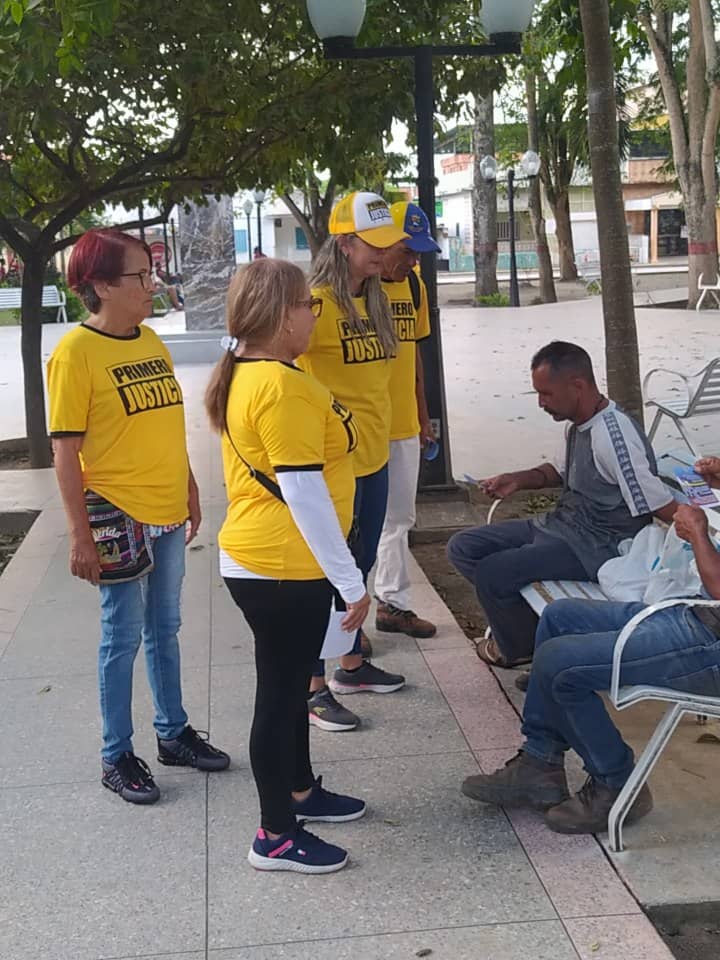 jeckssontorres's tweet photo. Desde el Edo-Lara #Ratificamos el compromiso de @Pr1meroJusticia con la elección #Primarias2023 y La #Democracia de #Venezuela hoy con la participación de todos podemos levantar, tu voz y hacer valer tu voto ¡Participa en la elección primaria! #UbicaTuCentroYVota @ActivismoPJ https://t.co/HPbqv5dbhH