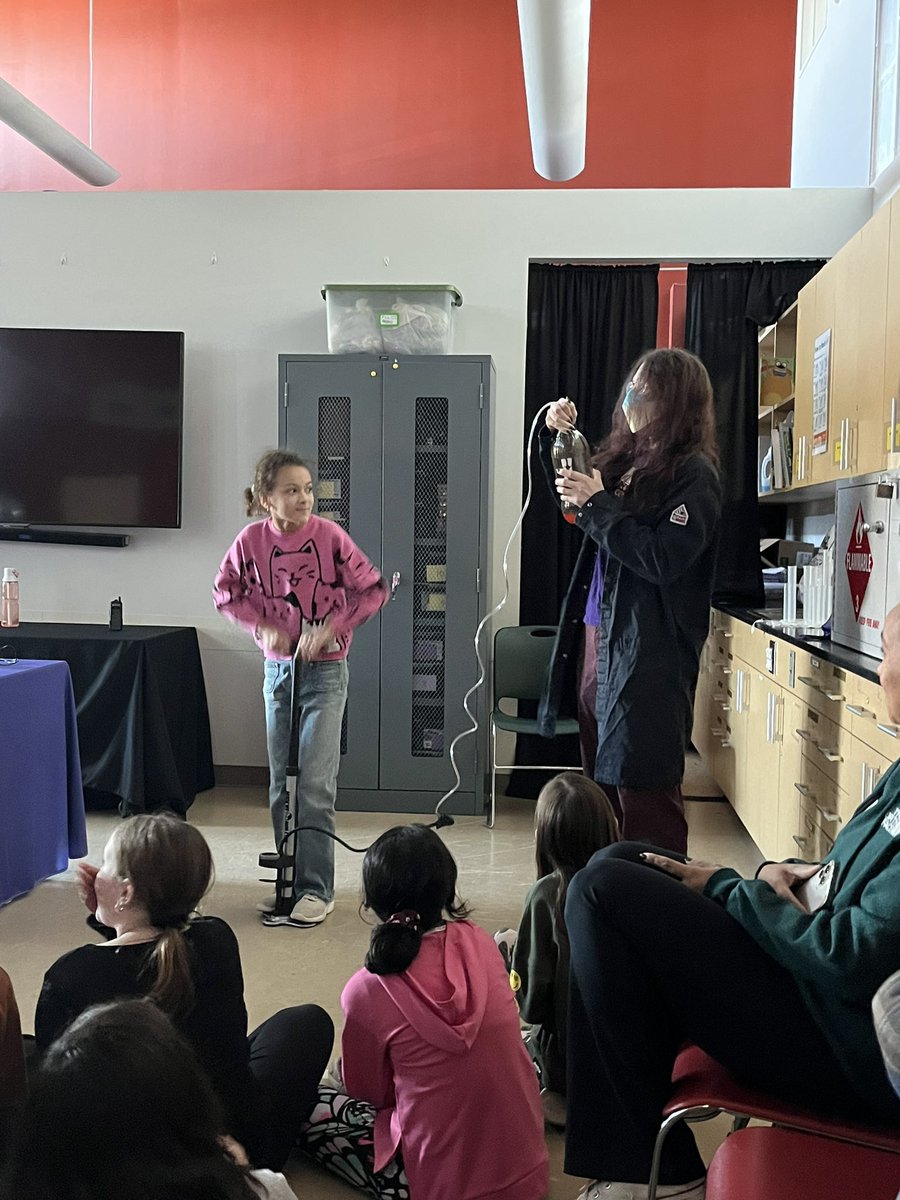 4V’s field trip to the Da Vinci Science Center. It was the perfect way to wrap up our electricity unit 💡