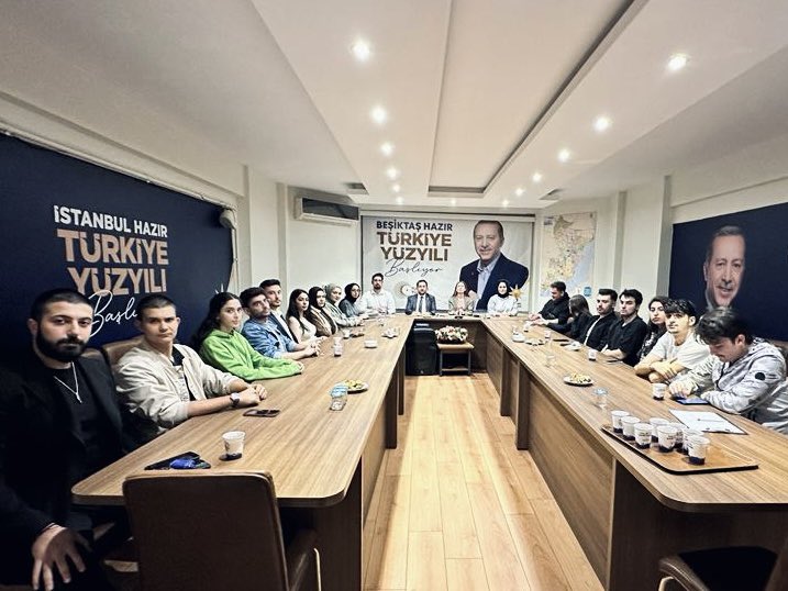 🙋🏻‍♀️ Haftalık olağan yönetim kurulu toplantımızı İlçe Başkanımız <a href="/yildirimturan/">M. Yıldırım TURAN</a> ve İl Yönetim Kurulu üyemiz Ömer Faruk Çakır katılımlarıyla gerçekleştirdik. 

#Yenidenİstanbul🖤🤍