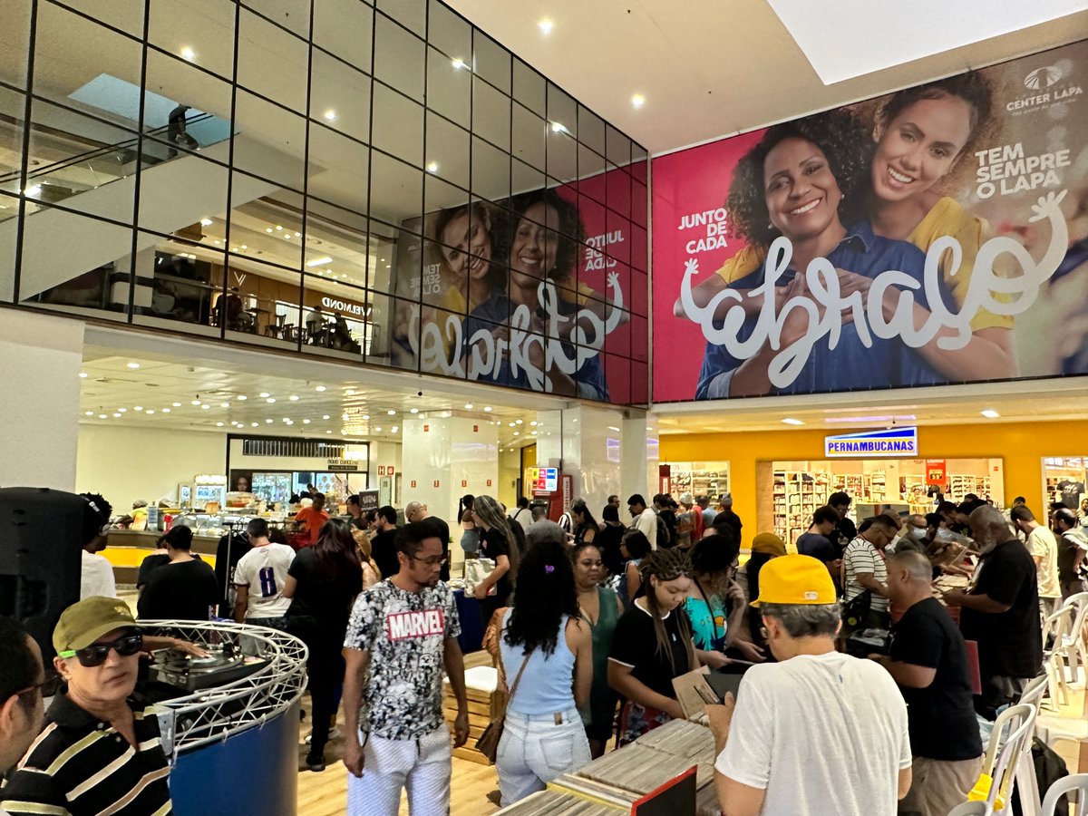 Para os amantes de vinil, sábado agora é dia de garimpo no Center Lapa.
Quem vem?🎵