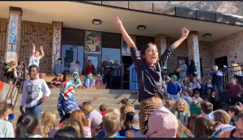 joeresteghini's tweet image. Aziza Malik, #champsbeingchamps is the 2024 VT Teacher of the Year! So deserved for creating opportunities for students every single day! #bsdvt #vted @vtprincipals