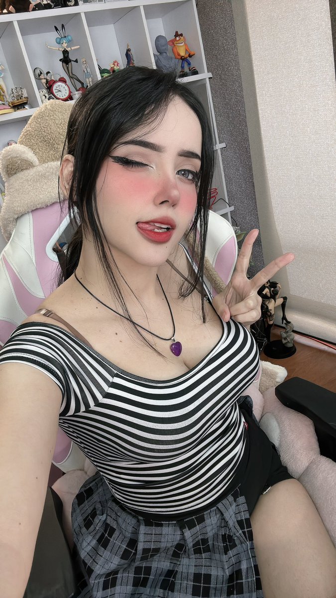 ItsMidnaa's tweet photo. Ya estoy en directo! Hoy reacciones 🤓✨

https://t.co/Mn5g44hFFc
https://t.co/Mn5g44hFFc
https://t.co/Mn5g44hFFc https://t.co/phWaobY0xv