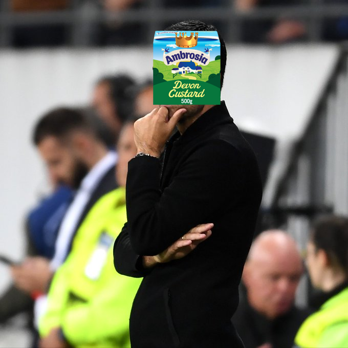 CustardReligion's tweet photo. Boss doesn't seemed to be pleased at the team's performance in the second half. 👑🍮 https://t.co/2HunbxTb1Z