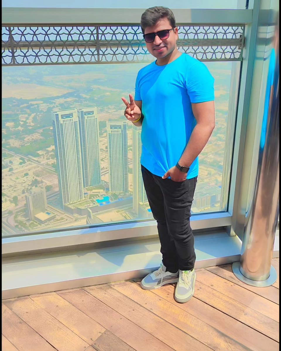 ShaivalPal's tweet photo. ShaivalPal Updater at Dubai Burj Khalifa building world tallest building #shaivalpalupdater #burjkhalifa #dubai #YouTube #YouTuber https://t.co/5h4BNtv4Qz