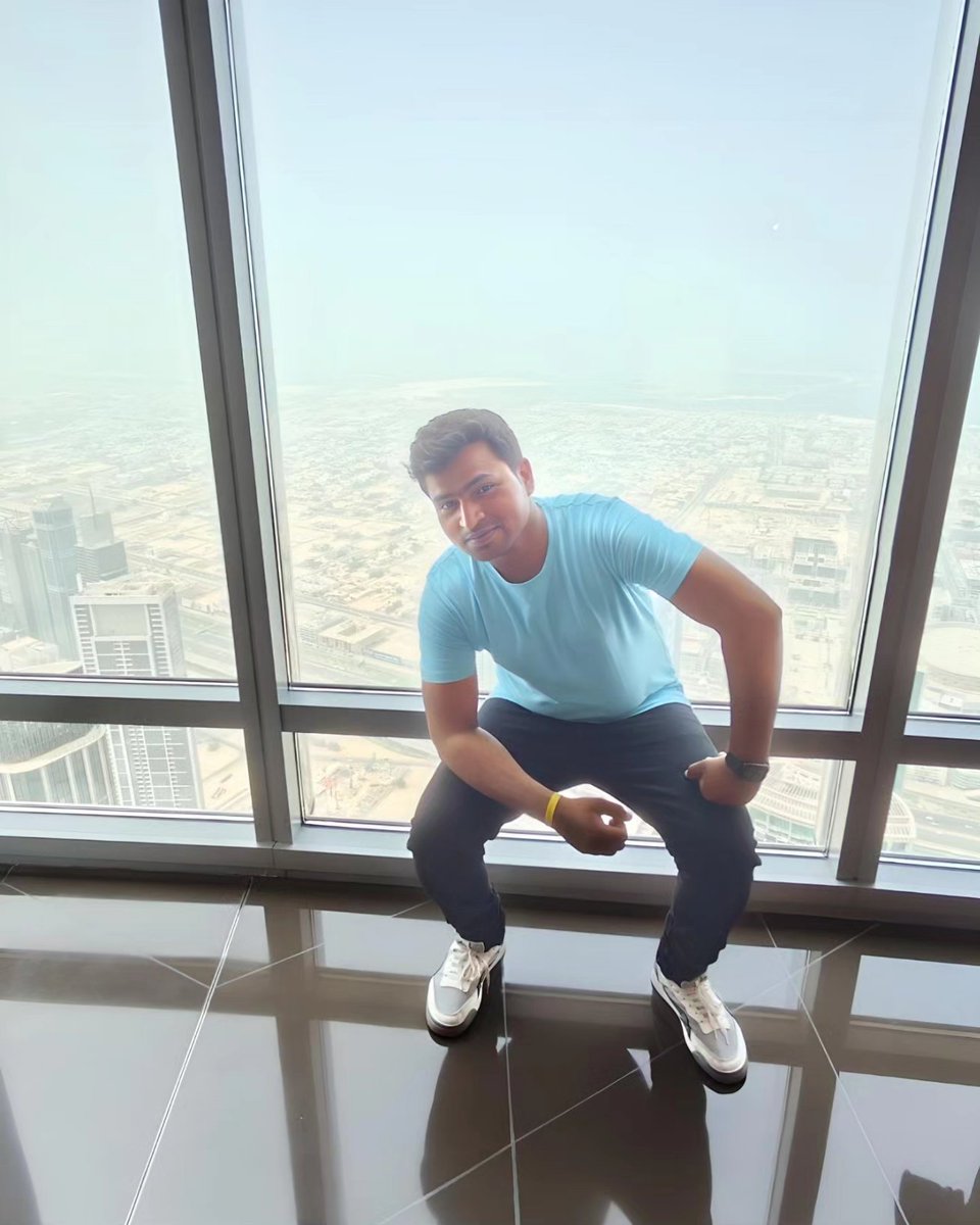 ShaivalPal's tweet photo. ShaivalPal Updater at Dubai Burj Khalifa building world tallest building #shaivalpalupdater #burjkhalifa #dubai #YouTube #YouTuber https://t.co/5h4BNtv4Qz