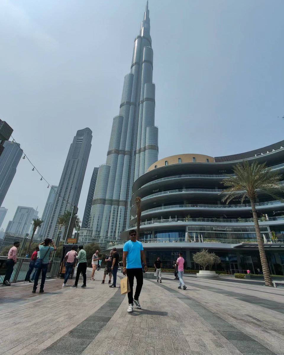 ShaivalPal's tweet photo. ShaivalPal Updater at Dubai Burj Khalifa building world tallest building #shaivalpalupdater #burjkhalifa #dubai #YouTube #YouTuber https://t.co/5h4BNtv4Qz