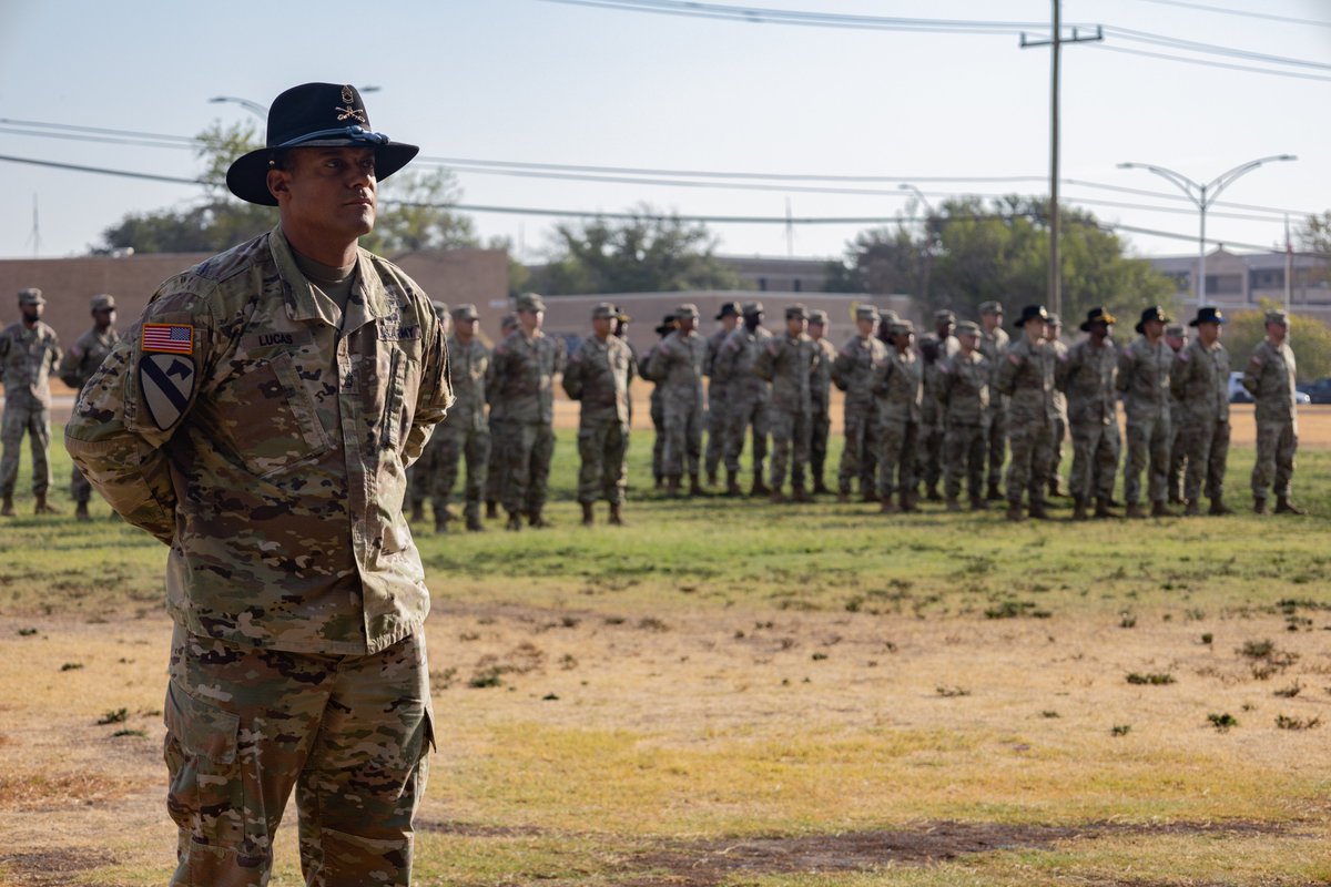1stCavalryDiv's tweet photo. Yesterday we welcomed 119 new Troopers with a patching ceremony on Cooper Field after completing their Pegasus Troop in-processing.
Welcome to the First Team!!!!
#PeopleFirst | #cavready | #WelcomeToTheTeam | #CavStrong | #CavLegacy | @iii_corps | @FORSCOM https://t.co/VXVs8rRbWA