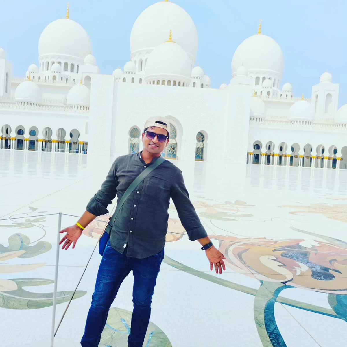 ShaivalPal's tweet photo. ShaivalPal Updater at Abu Dhabi grand mosque #grandmosque #AbuDhabi #dubai #shaivalpalupdater #YouTuber #YouTube https://t.co/7zA4I4eHgm