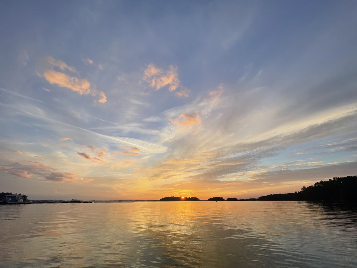 Sunsets with a side of good vibes – just another day at Big Water 🌅😎