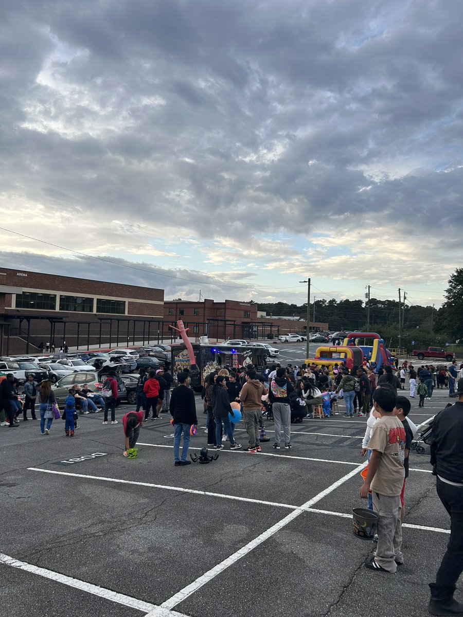 Great inaugural Trunk or Treat <a href="/rlosbornehs/">Osborne High School</a>! <a href="/CobbSchools/">Cobb County Schools</a>